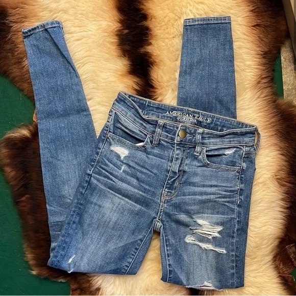 American Eagle Outfitters Women's Blue Distressed Jeans - Picture 1 of 6